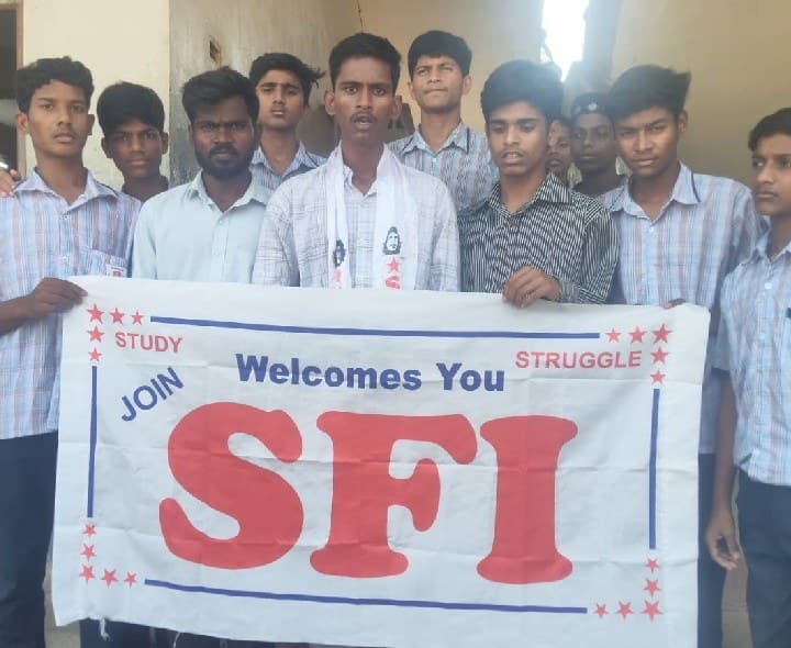 హాస్టళ్లలో విద్యార్థులకు నాణ్యమైన భోజనం అందించాలి - Udayam