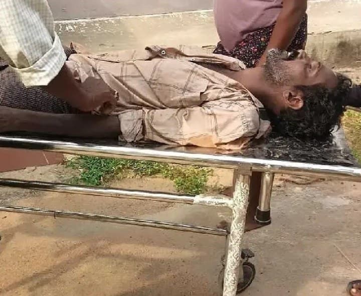 పొలంలో పిడుగు పడి రైతు మృతి - Udayam