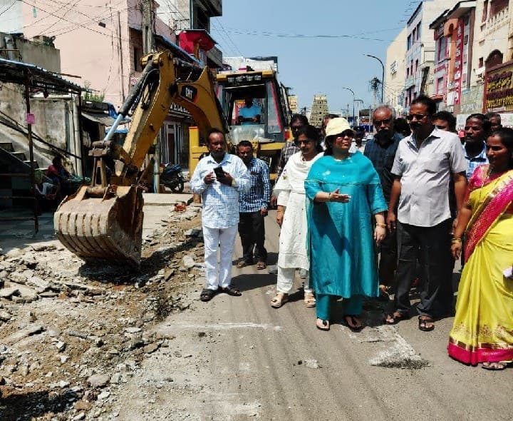 అమ్మవారి ఉత్సవాలపై అధికారులకు ఎమ్మెల్యే సూచనలు - Udayam
