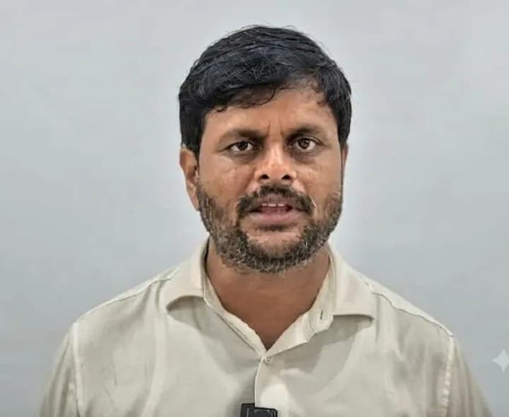 శ్రీకాకుళం కోర్టుకు చింతాడ రవికుమార్