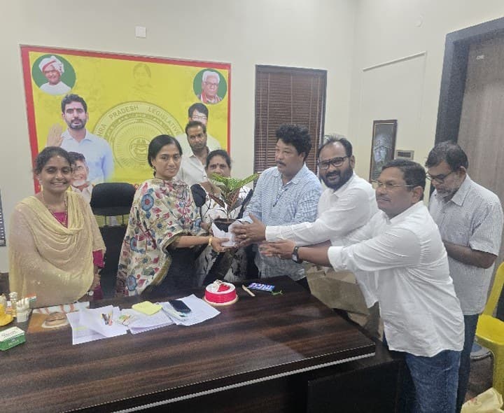 ఫార్మాసిస్ట్ ల సేవలు కీలకం MLA - Udayam