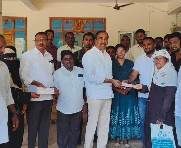 మైనారిటీ మహిళలకు స్వయం ఉపాధి ప్రోత్సాహం - Udayam