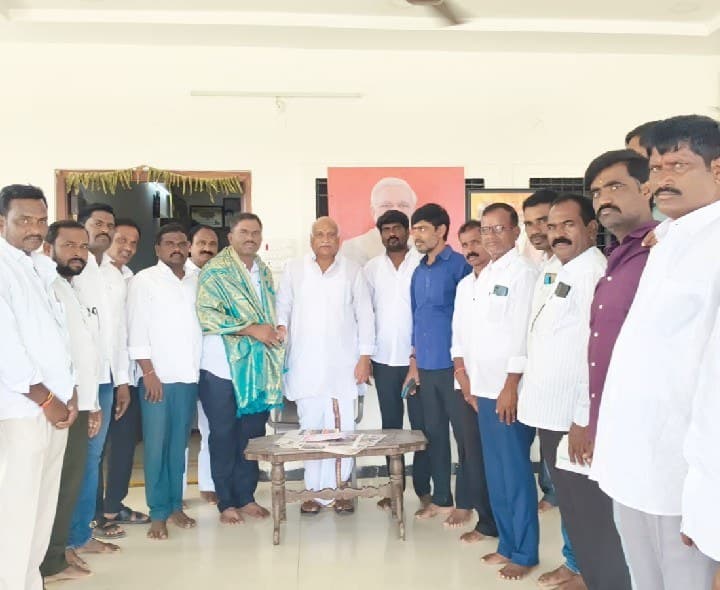 ముధోల్ పార్టీ పదవులు పొందిన వారు ప్రజాసేవలో నిమగ్నం కావాలి - Udayam