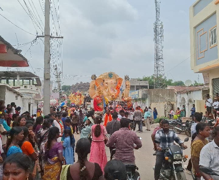 నిర్మల్లో రెండో రోజు హోరెత్తిన గణేష్ శోభాయాత్ర - Udayam
