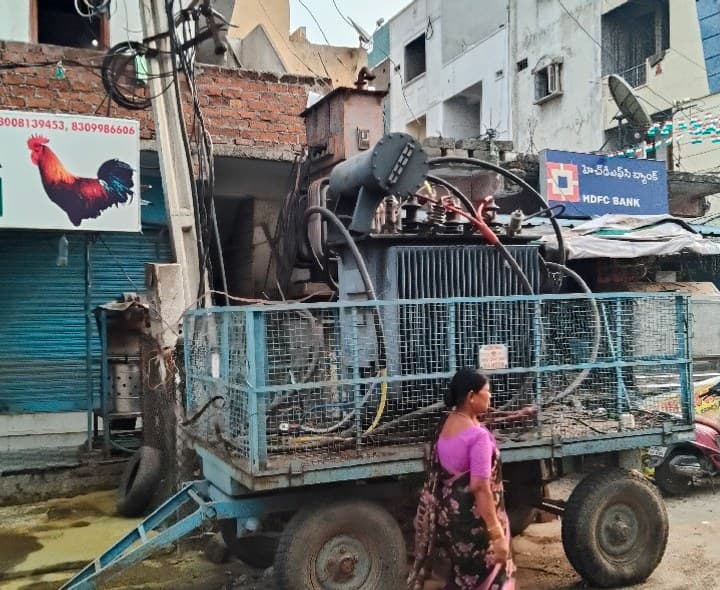 పెరిగిన విద్యుత్ లోడింగ్.. 12 చోట్ల అదనపు ట్రాన్స్ఫార్మర్లు - Udayam