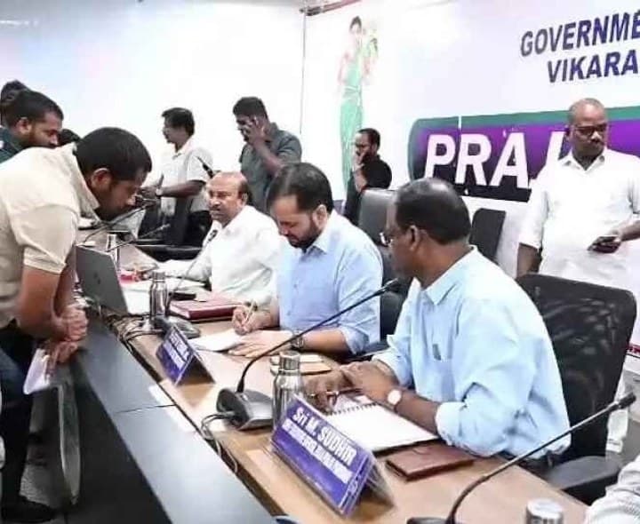 ప్రజావాణికి వచ్చేసమస్యలకు సత్వర పరిష్కారం జిల్లా కలెక్టర్ దీపక్ తివారీ - Udayam