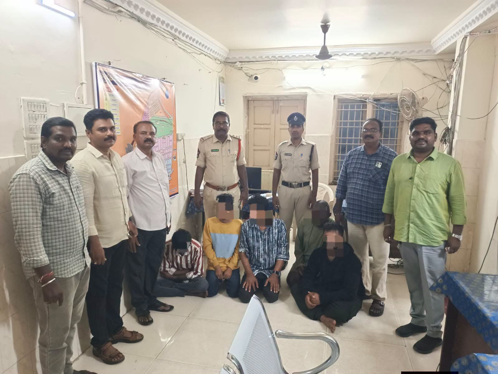 గుంటూరులో డ్రగ్స్పై టాస్క్ ఫోర్స్ దాడులు.