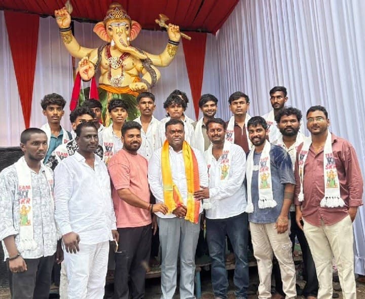వినాయక మండపాల్లో ప్రత్యేక పూజల్లో పాల్గొన్న బీజేపీ జిల్లా అధ్యక్షుడు - Udayam