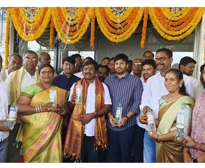 కంపోస్టబుల్ వాటర్ బాటిల్ సెంటర్ ప్రారంభం - Udayam