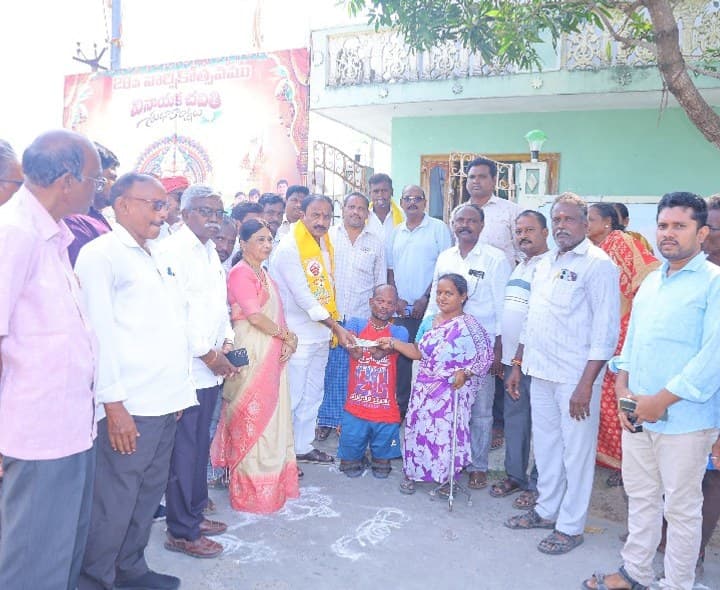 ప్రతి ఇంటిలో చిరునవ్వే లక్ష్యం: ఎమ్మెల్యే - Udayam
