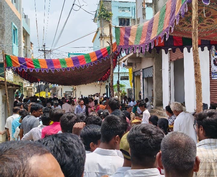 యంగ్ స్టార్ యూత్ గణేష్ మండలి వద్ద ఘనంగా హోమం, అన్నదానం - Udayam