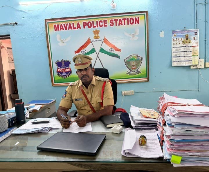 నకిలీ పత్రాలతో భూమి కబ్జా.. ప్లాట్ల విక్రయం - Udayam
