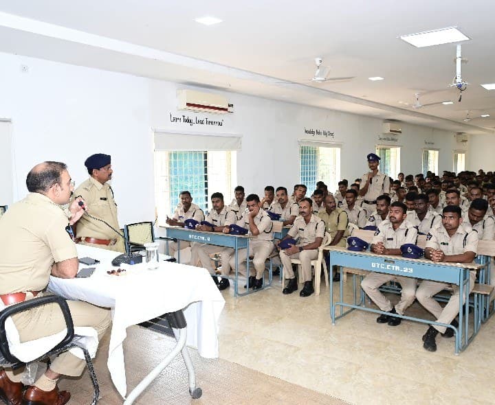 195 మంది SCTPCలకు ఎస్పీ దిశానిర్దేశం - Udayam