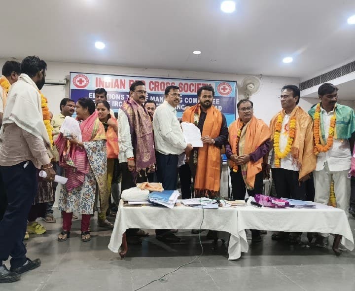 రెడ్క్రాస్ జిల్లా చైర్మన్గా డాక్టర్ ఆడె క్రాంతి కుమార్ - Udayam