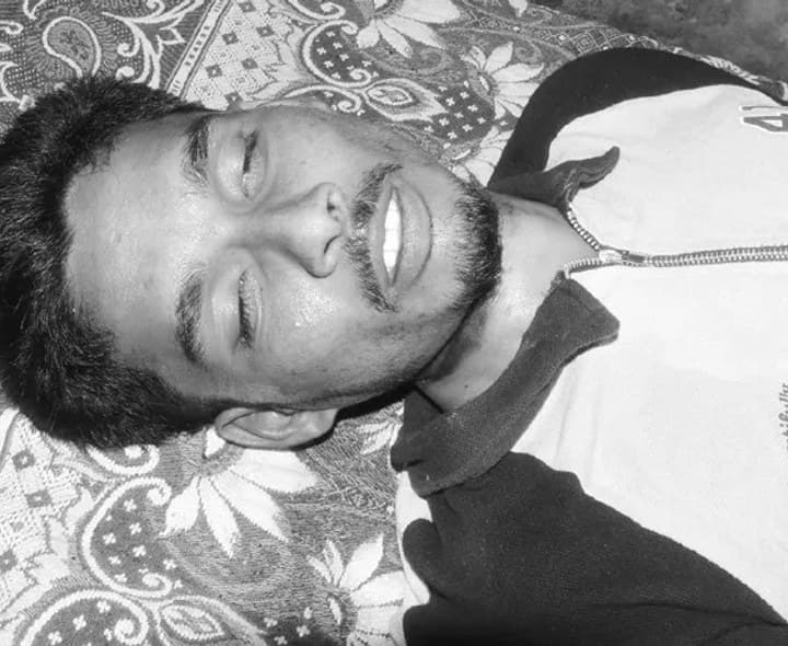 కడుపునొప్పి భరించలేక యువకుడు ఆత్మహత్య - Udayam