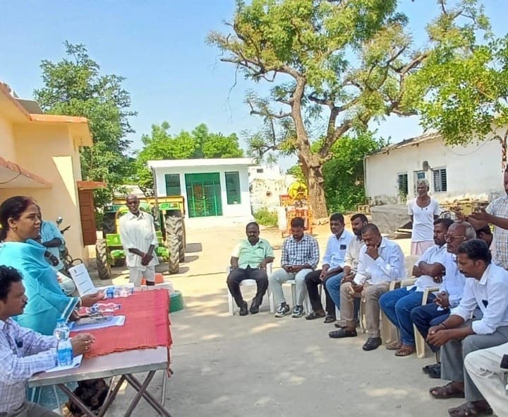 భూముల రిసర్వేపై అవగాహన - Udayam