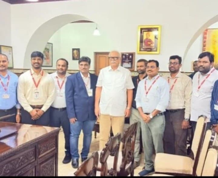 గోవా గవర్నర్ ను కలసిన గజపతినగరం పోస్టల్ ఇన్స్పెక్టర్ - Udayam