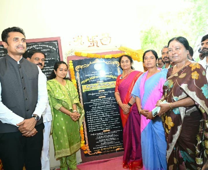 కొత్తచెరువులో నూతన జిల్లా పరిషత్ కార్యాలయం ప్రారంభం - Udayam