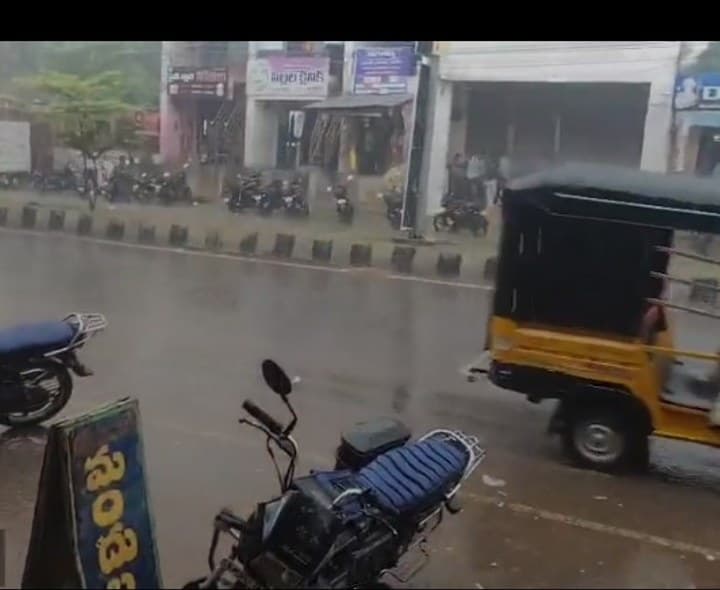 జిల్లాలో 126.9 సెంటీమీటర్ల వర్షపాతం నమోదు - Udayam