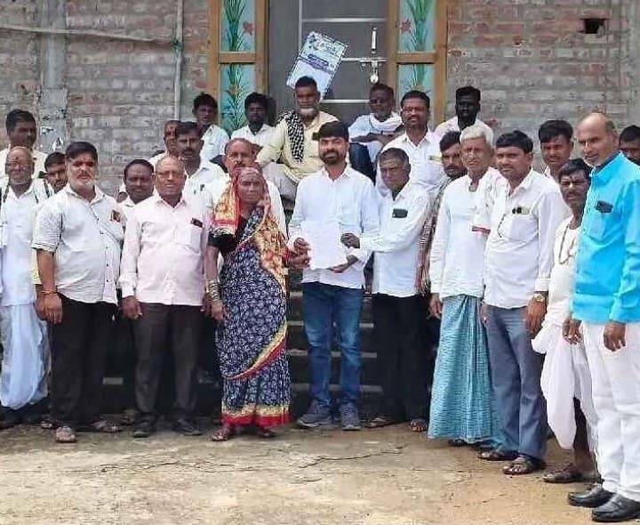 మద్యపానం నిషేధించాలని వినతి - Udayam