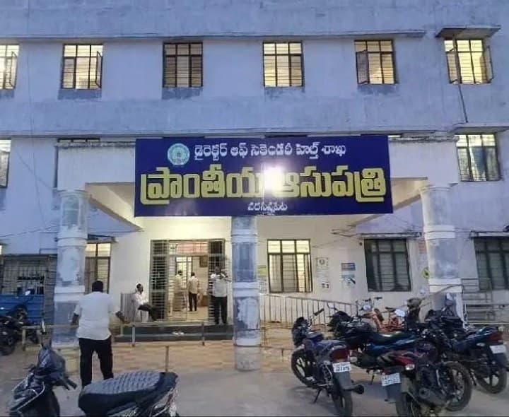 రెండు రోజుల్లో 32 కుక్కకాటు కేసులు - Udayam