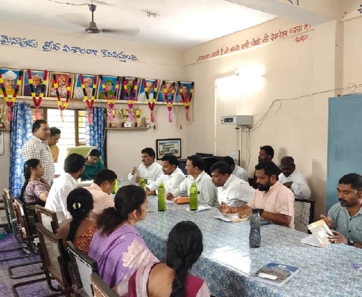 నిర్మల్ రూరల్ ఆశ్రమం ఉన్నత పాఠశాలను సందర్శించిన జిల్లా గిరిజనాధికారి - Udayam