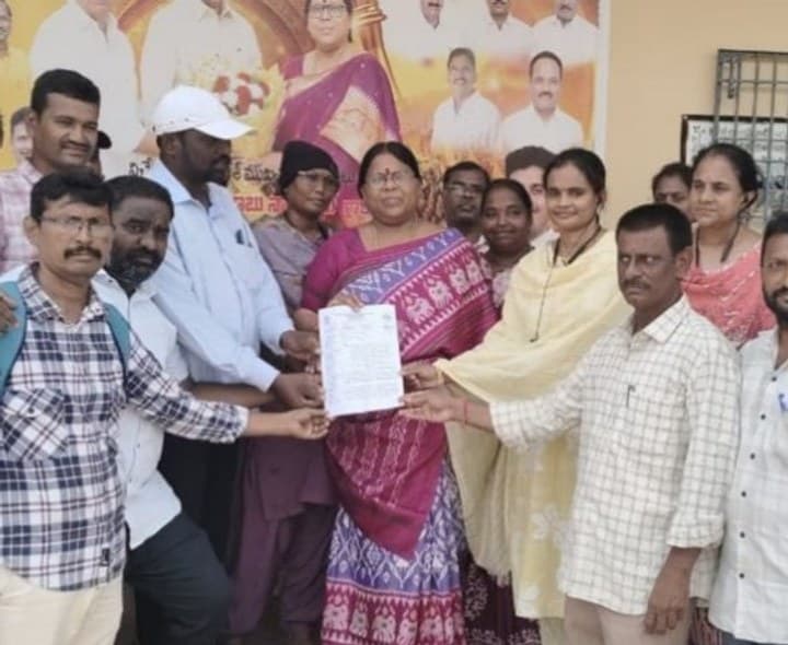 దీర్ఘకాలిక సమస్యల పరిష్కారం కోరుతూ MLA కు వినతి - Udayam