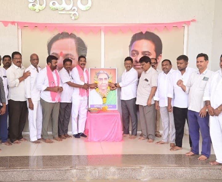 వీరనారి ఐలమ్మ పోరాటం స్ఫూర్తి చిరస్మరణీయం - Udayam