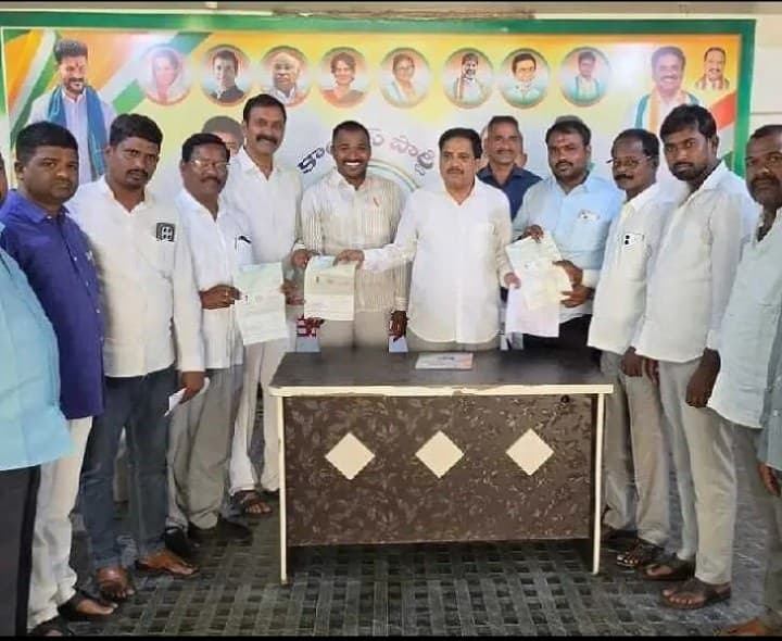 సీఎంఆర్ఎఫ్ చెక్కులు పంపిణీ చేసిన ఎమ్మెల్యే - Udayam