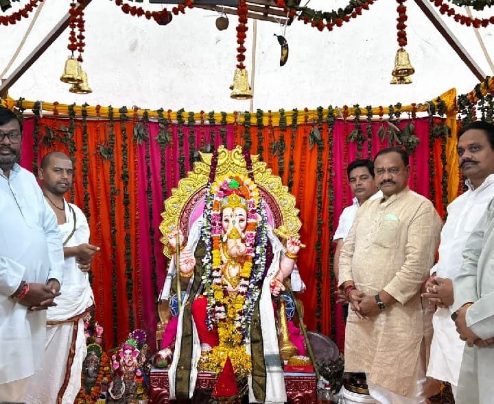 తెలంగాణను భవన్ లో మహేష్ కుమార్ గౌడ్ గణపతి పూజ - Udayam