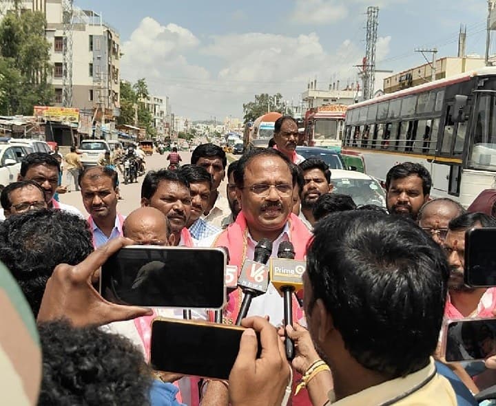 తెలంగాణ నిధులను ఢిల్లీకి తరలిస్తున్నారు: లక్ష్మారెడ్డి - Udayam