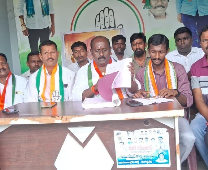 భూముల లెక్కలు చెప్పాల్సిందే: కాంగ్రెస్ నేత - Udayam