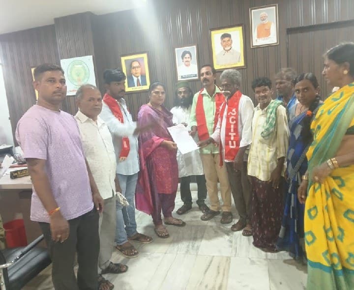 మున్సిపల్ కమిషనర్ కు సిపిఎం నాయకులు వినతి