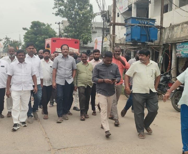 హైందవి అంత్యక్రియల్లో పాల్గొన్న మాజీ మంత్రి లక్ష్మారెడ్డి - Udayam