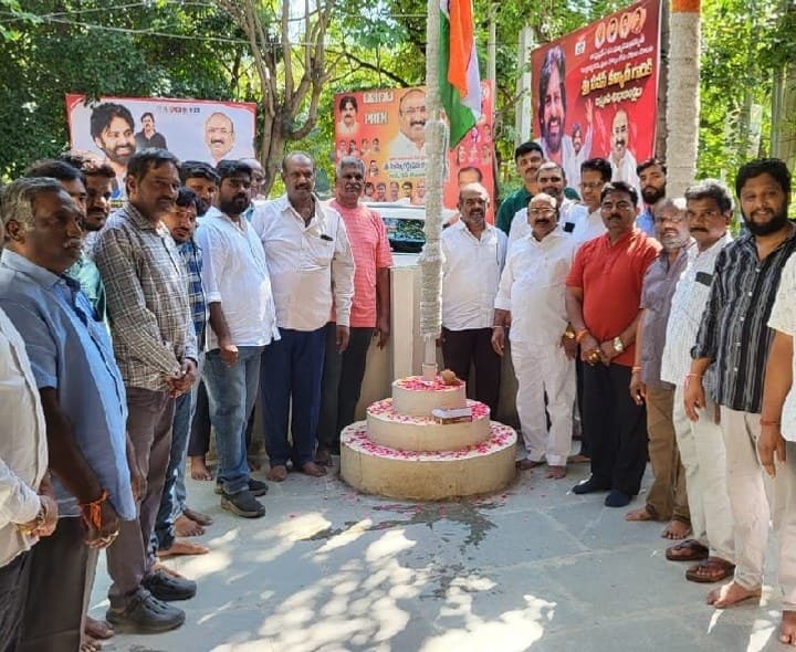 కూకట్పల్లిలో జనసేన కార్యాలయంలో జెండా ఆవిష్కరణ - Udayam