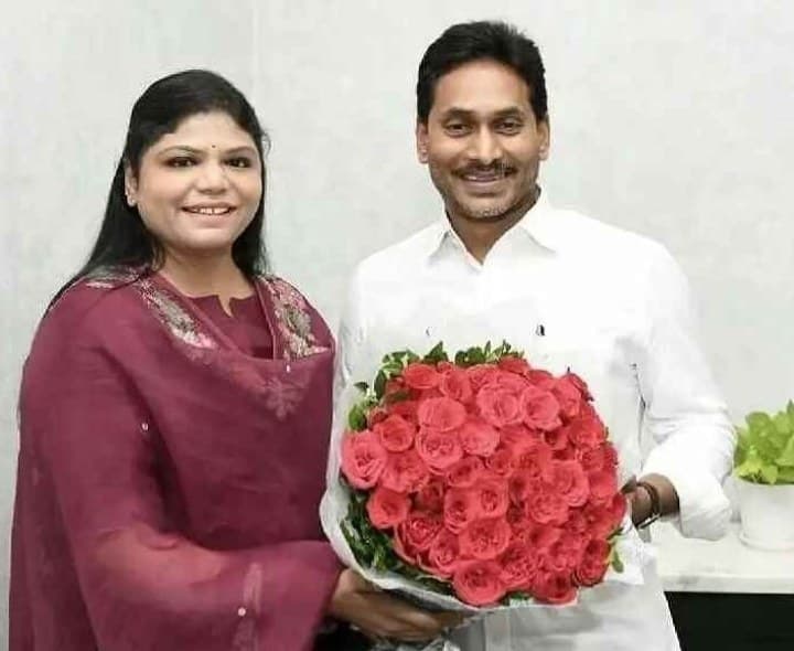 మాజీ సీఎంకు ధన్యవాదాలు తెలిపిన బొత్స అనూషా - Udayam