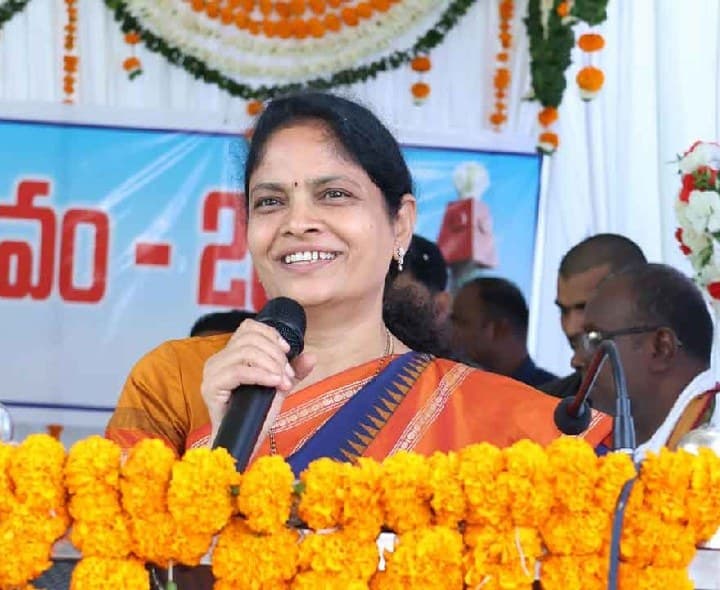 రాచరిక వ్యవస్థ నుంచి విముక్తి పొంది ప్రజాపాలనలోకి - Udayam