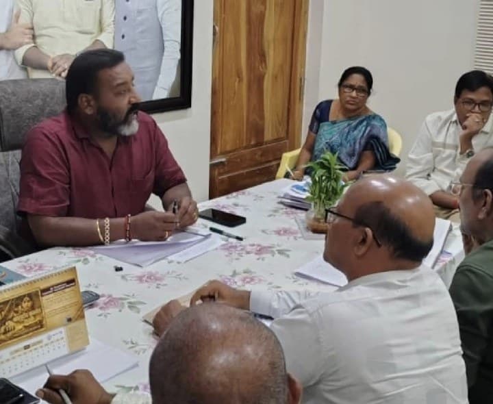 మత్స్యకారులు వేటకు వెళ్ళవద్దు - Udayam