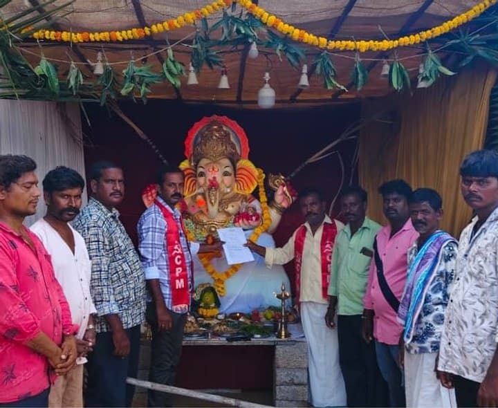 వినాయకుడి విగ్రహానికి వినతి పత్రం అందజేత - Udayam