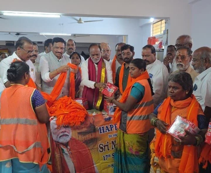 సేవా సంకల్ప్ అభియాన్లో డా. లక్ష్మణ్ - Udayam