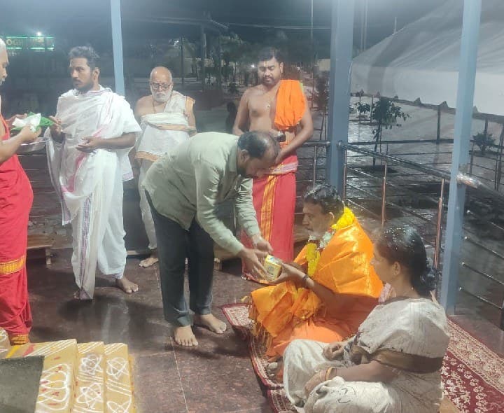 ఆంజనేయ స్వామిని దర్శించుకున్న రాజంపేట ఎమ్మెల్యే - Udayam
