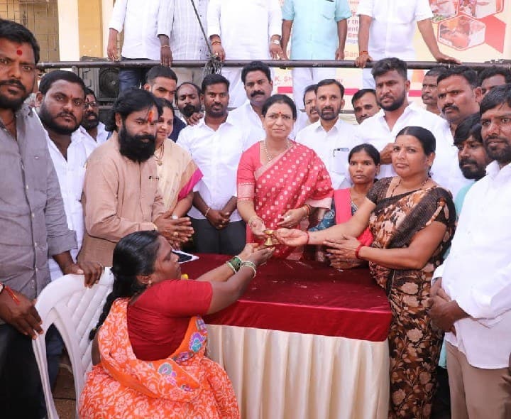 ఆత్మవిశ్వాసం, పట్టుదలతో విజయాలు సాధించాలి - Udayam