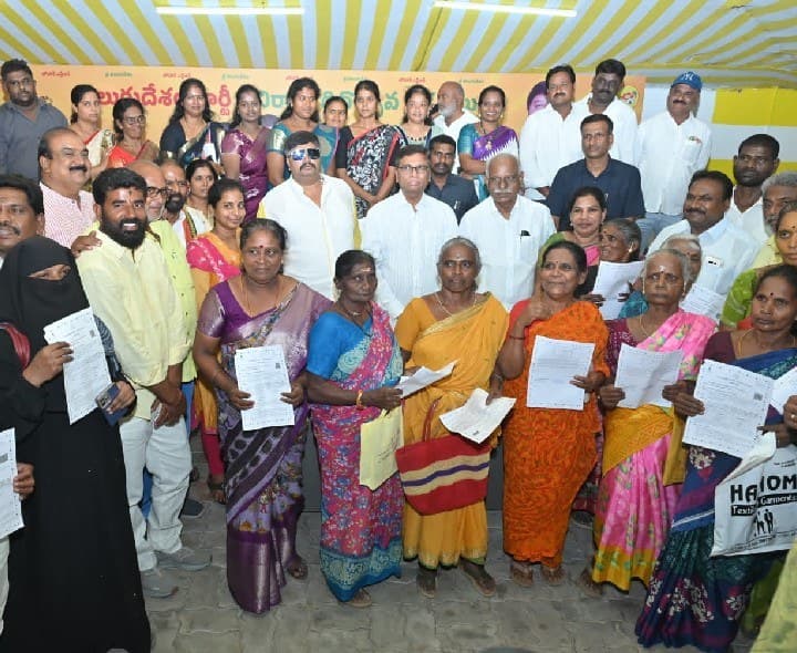 పీఎంఏవై లబ్ధిదారులకు ఇళ్ల మంజూరు పత్రాల పంపిణీ - Udayam