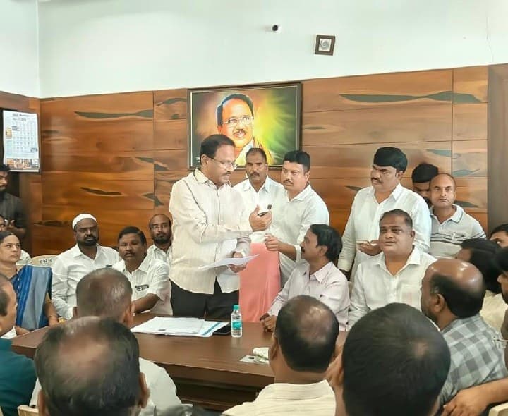గ్రాడ్యుయేట్ ఓటరు నమోదుపై లక్ష్మారెడ్డి సూచనలు - Udayam