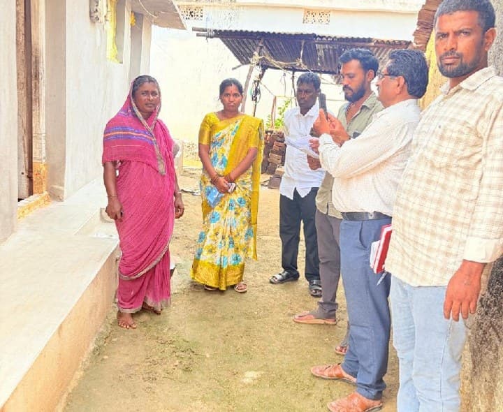 పోతంగల్లో చేయూత పెన్షన్ దరఖాస్తుల పరిశీలన - Udayam