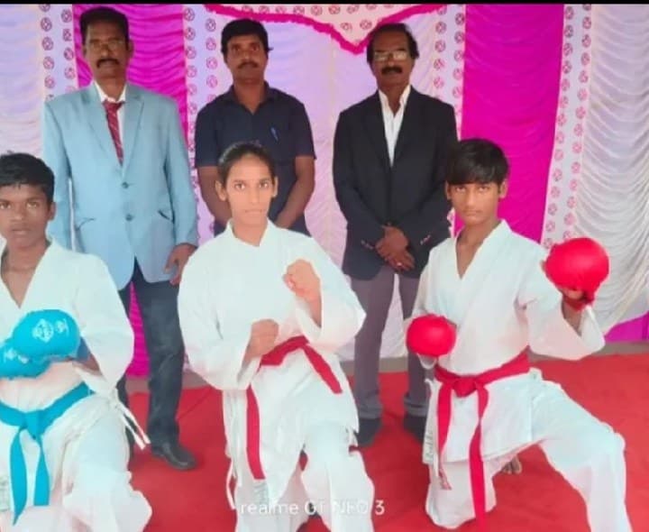 కరాటే పోటీల్లో 'ఉండి' విద్యార్థుల సత్తా - Udayam