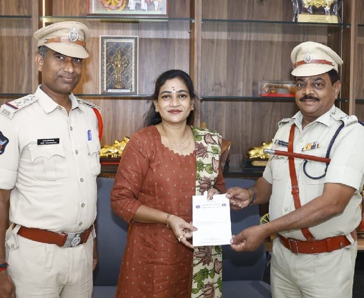 నూతన పోలీస్ కానిస్టేబుళ్ల పాసింగ్ ఔట్ పరేడ్ - Udayam