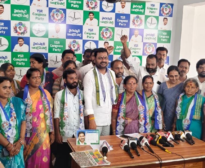 కండువాల రాజకీయాలపై తిలక్ విమర్శలు - Udayam