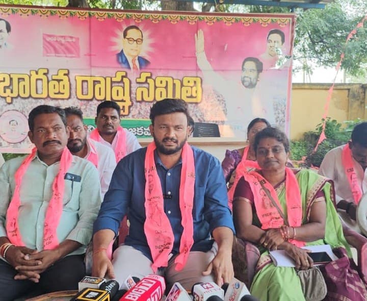 మున్సిపల్ అధికారుల వింత పోకడలను చూస్తే భయమేస్తోంది - Udayam
