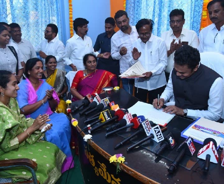 జిల్లా పరిషత్ ప్రత్యేక అధికారిగా కలెక్టర్ ఎ. శ్యాంప్రసాద్ బాధ్యతలు - Udayam